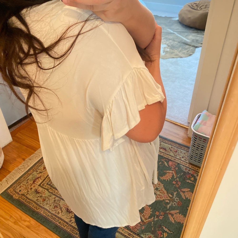 Oversized white top with faux buttons - Picture 2 of 6